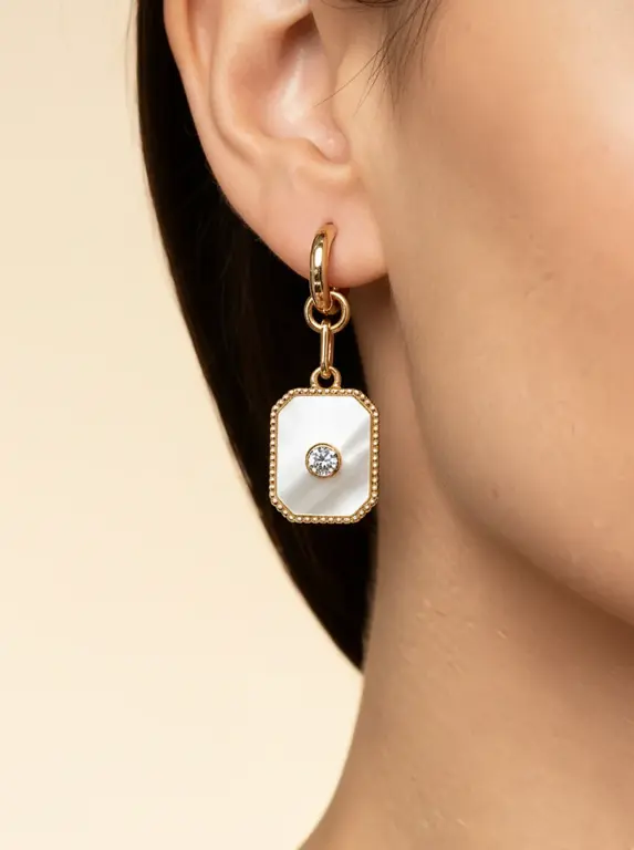 Brinco Medalhão de Madrepérola